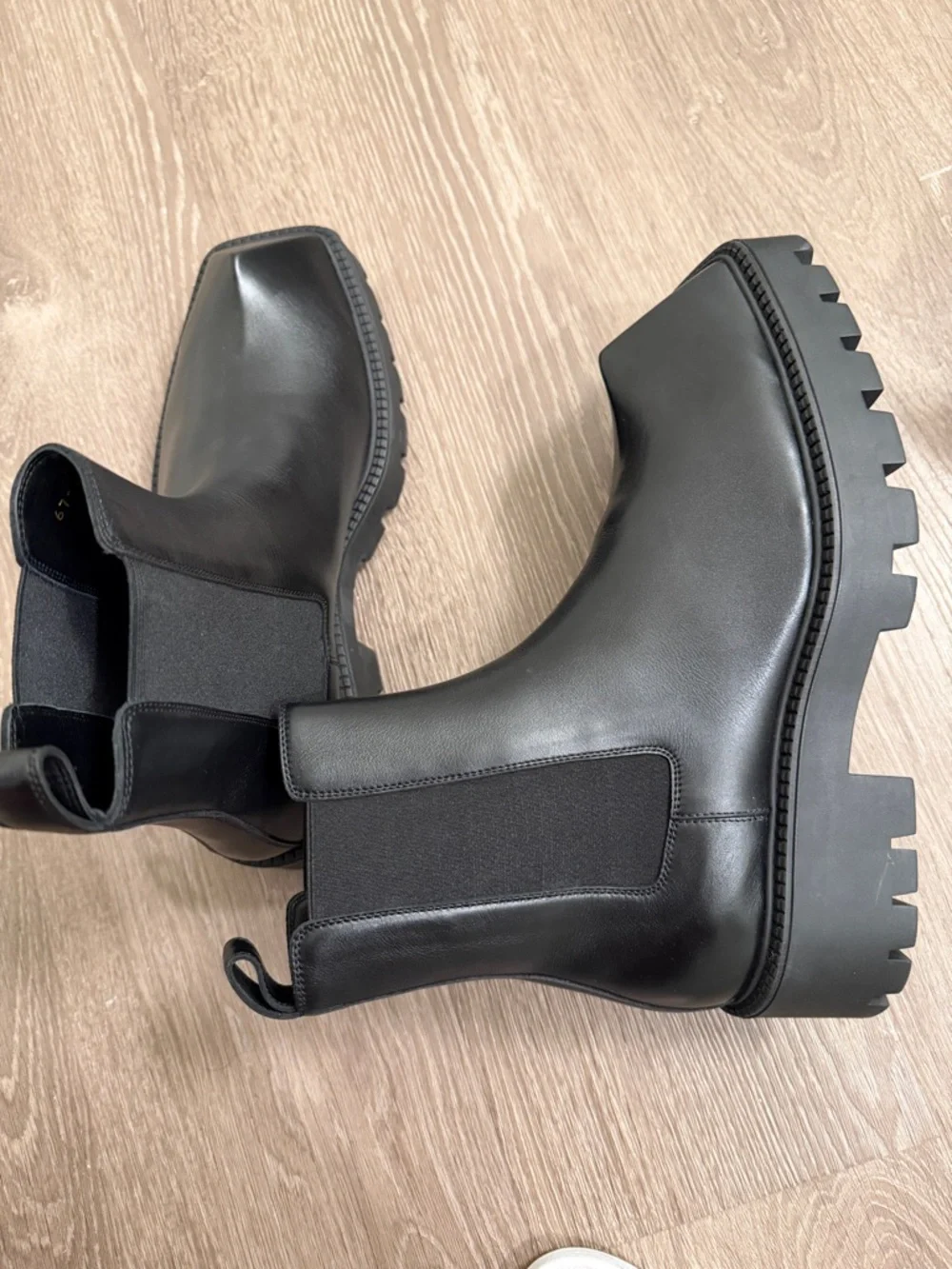 Balenciaga Rhino Chelsea Boots - Picture 2 of 11